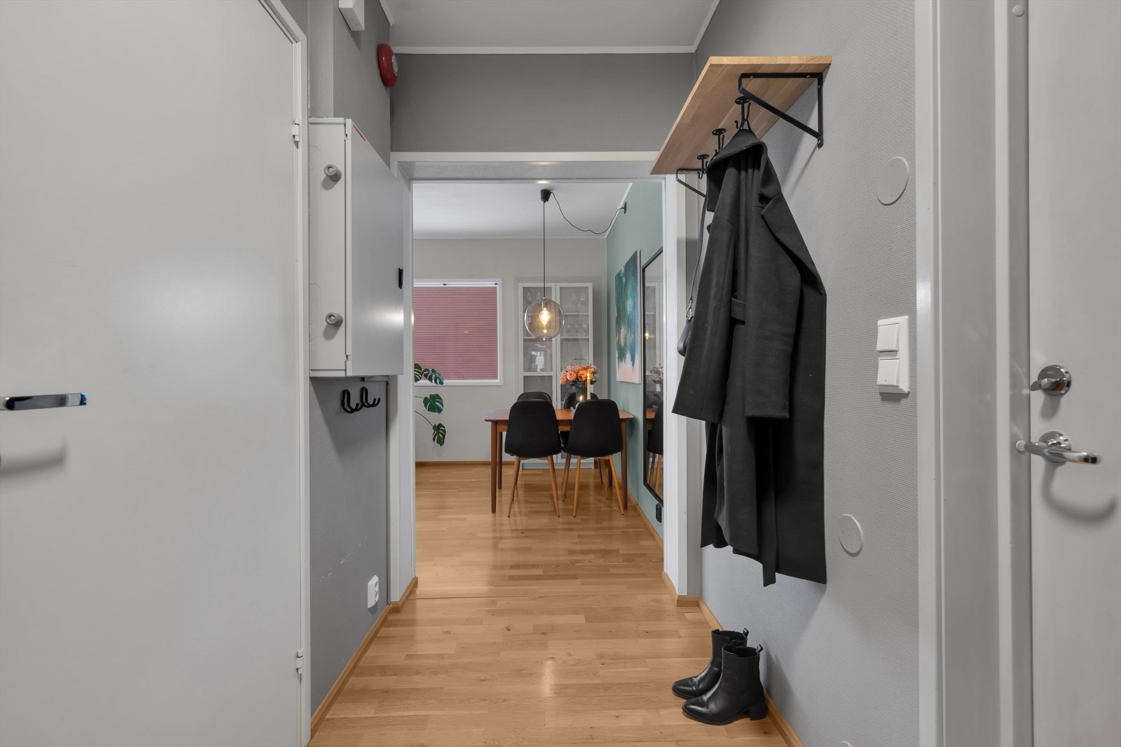 Leiligheten har vannbåren radiatorvarme og varmtvann gjennom sameie. Galleribilde