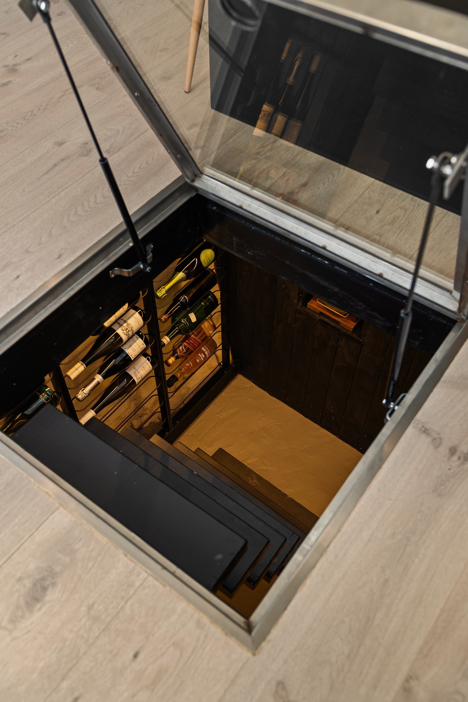 Glassluke til vinkjeller Galleribilde