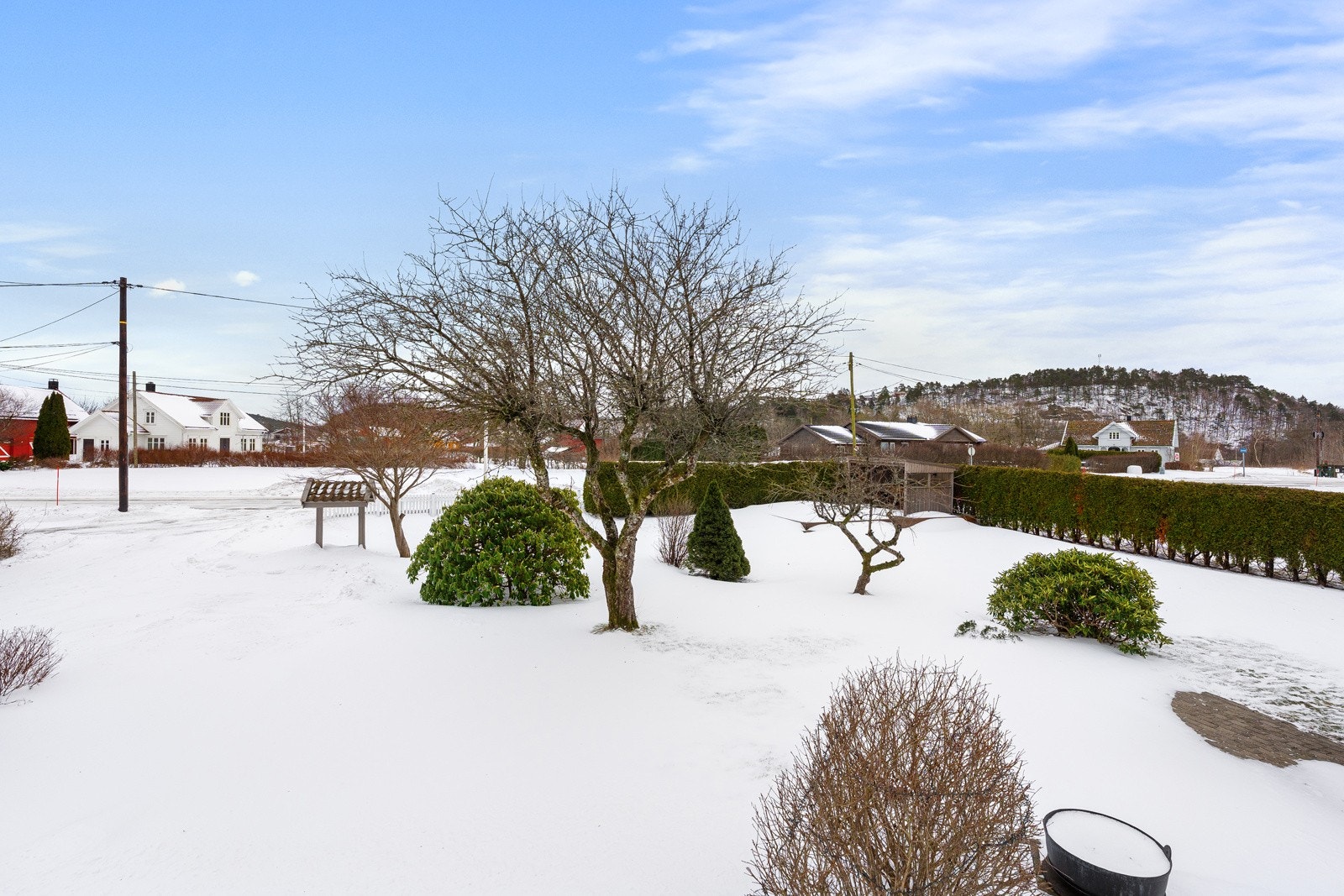 Pent opparbeidet og stor uteplass i landlige omgivelser med kort avstand til Tangvall Galleribilde