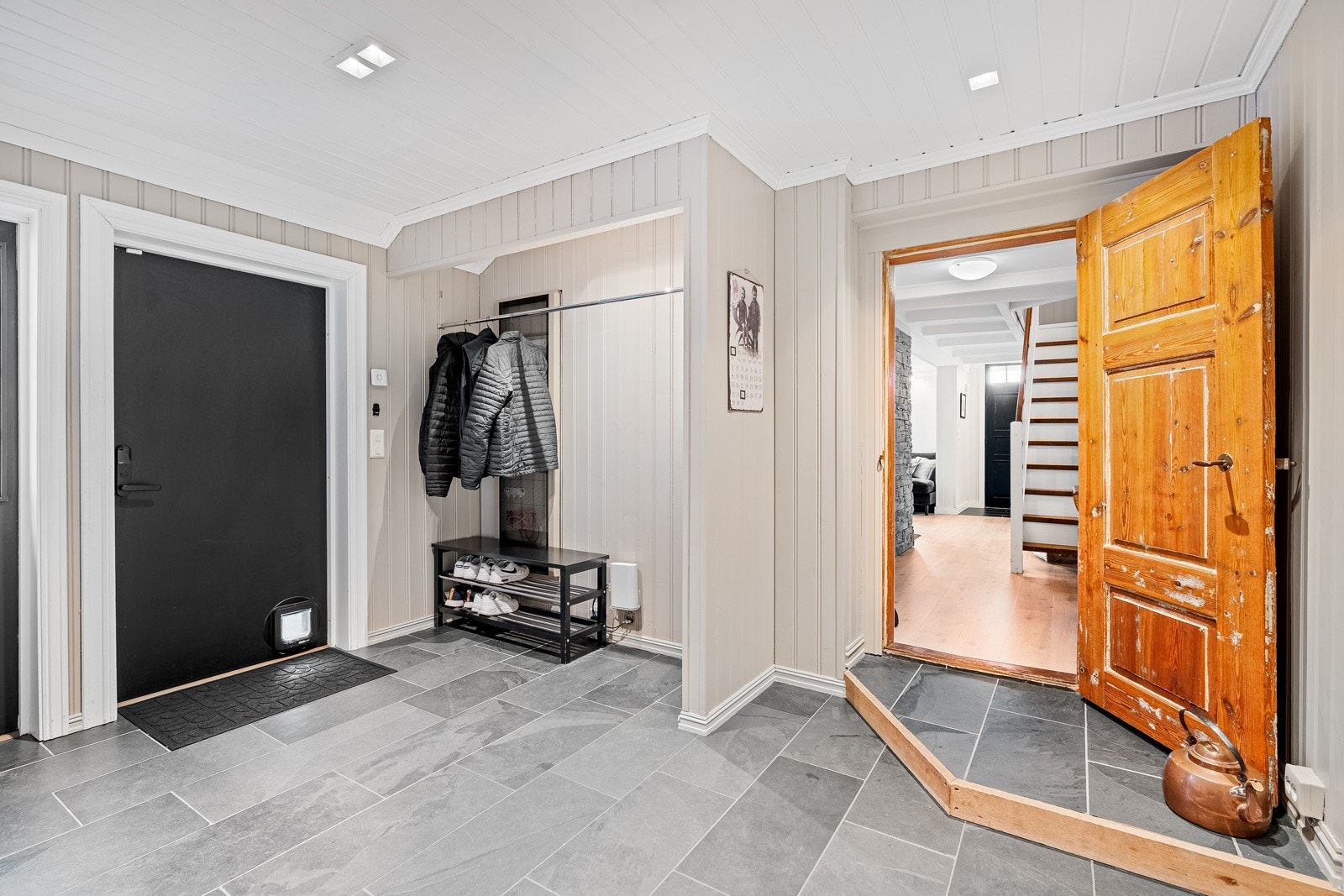 Romslig gang/entré Galleribilde