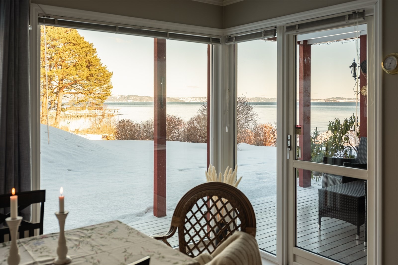 Velkommen til Hasselbakken Terrasse - En oppgradert og lys leilighet på 78m² med egen sportsbod på 5m² og parkeringsplass i kjeller. Galleribilde