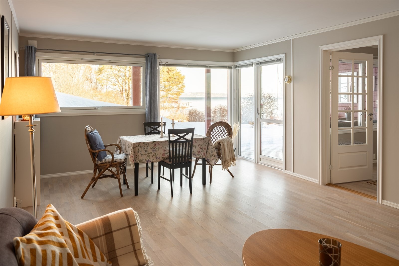 I 2024 ble det satt inn et nytt vindu som sikrer rikelig med lysinnslipp og en luftig atmosfære. Galleribilde