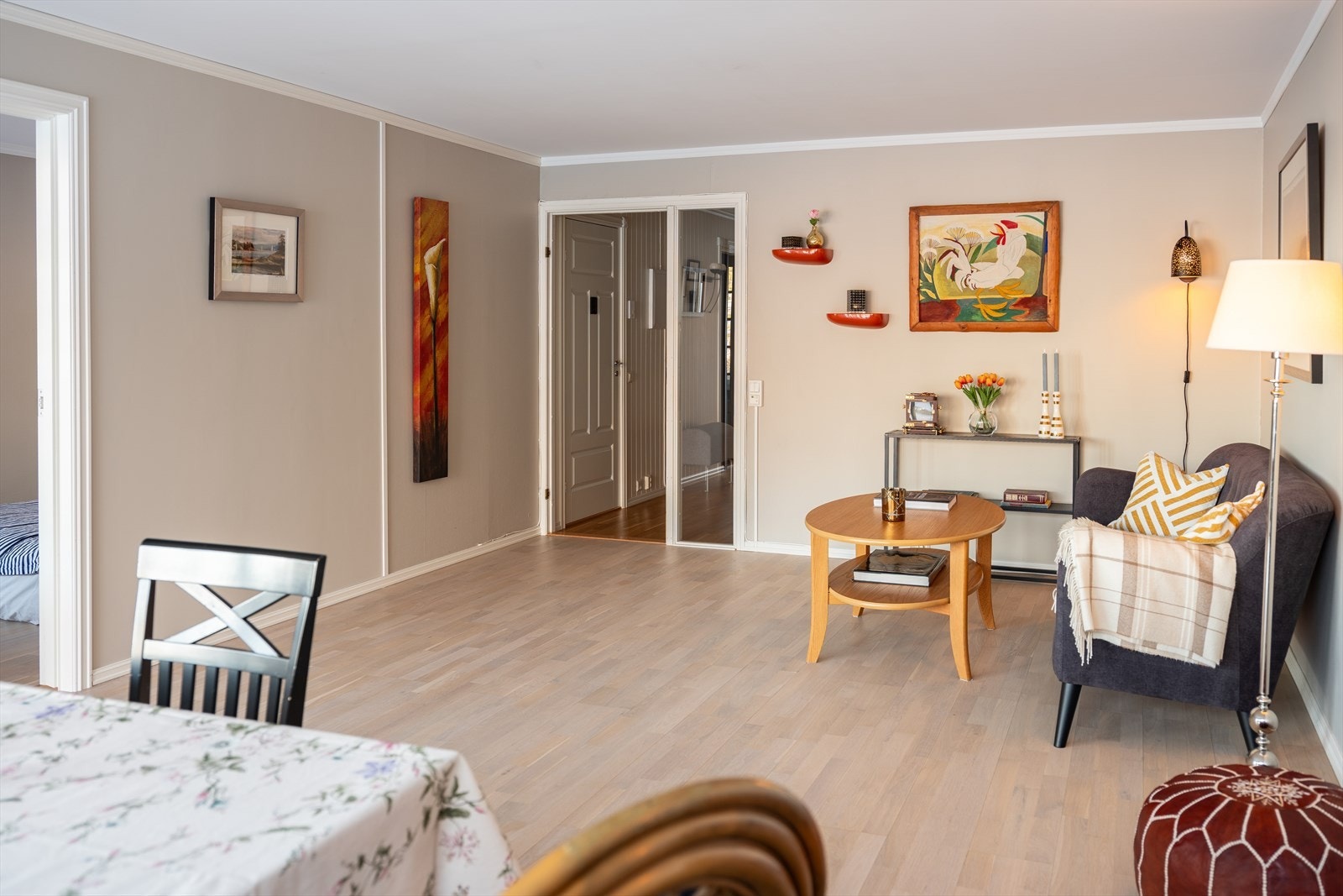 Selger informerer om at de har brukt ca. 700kr i strøm på sommer og 1 500kr i strøm på vinter. Dette vil variere etter eget forbruk og er et ca. estimat. Galleribilde