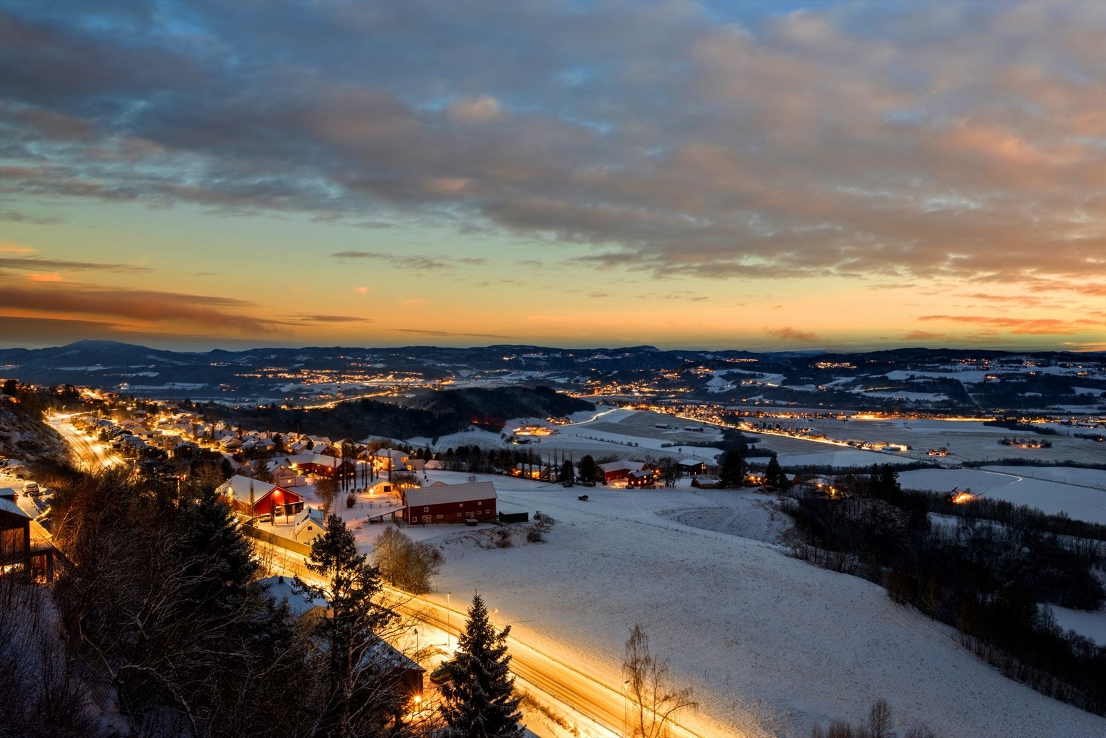 Plassert høyt og fritt har boligen en slående, langstrakt utsikt over landskapet. Galleribilde