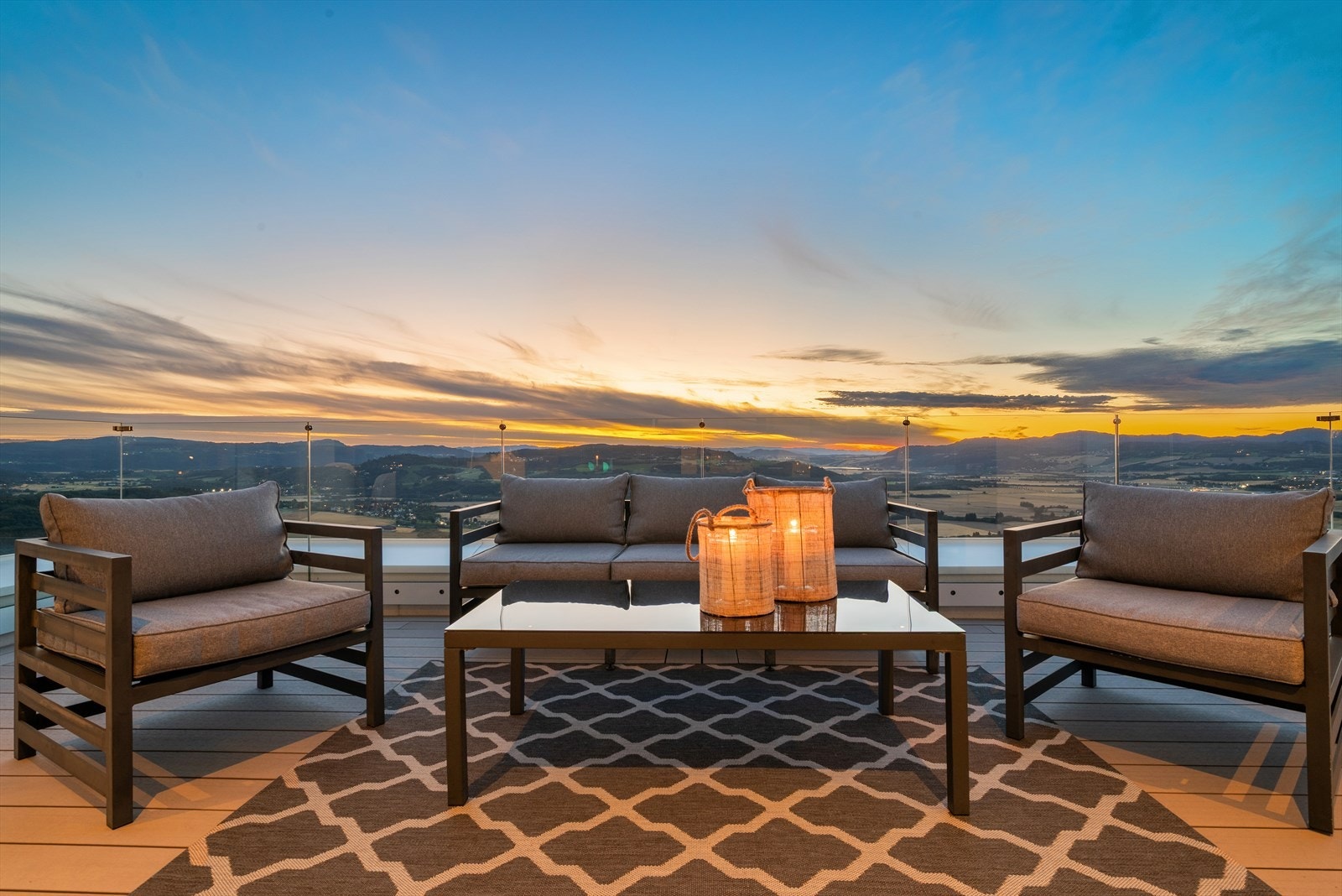 Den største takterrassen - på imponerende 54,5 kvm, med plass til flere soner for både avslapning og samvær. Galleribilde