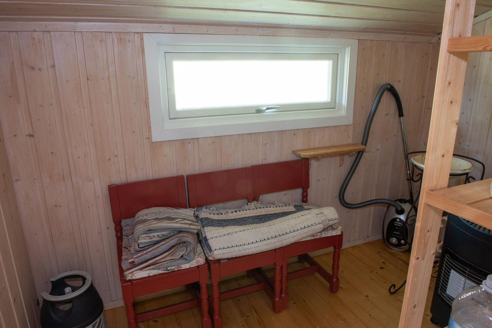 Soverom nummer to har vært brukt som lager. Galleribilde