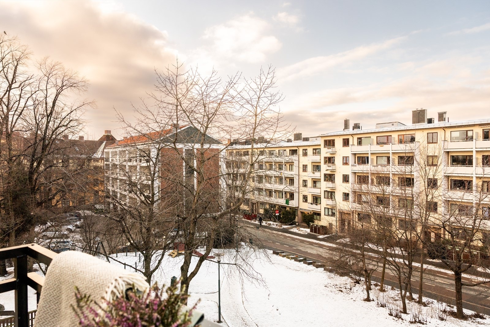 Fritt utsyn ut over nabolaget. Galleribilde