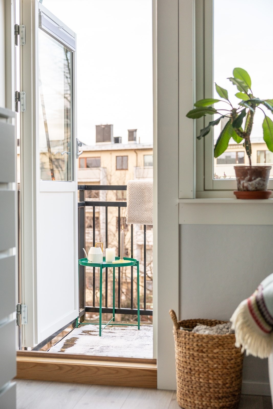 Fra stuen er det utgang til balkongen. Galleribilde