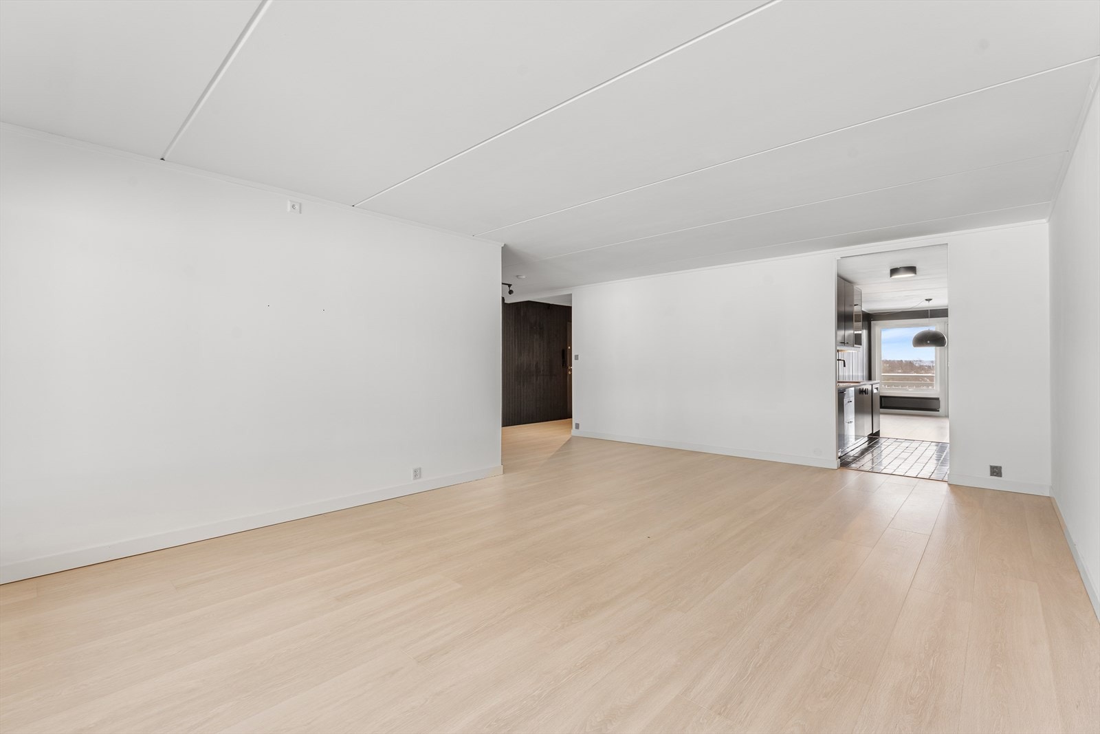 Stuen oppleves som romslig og lys. Galleribilde