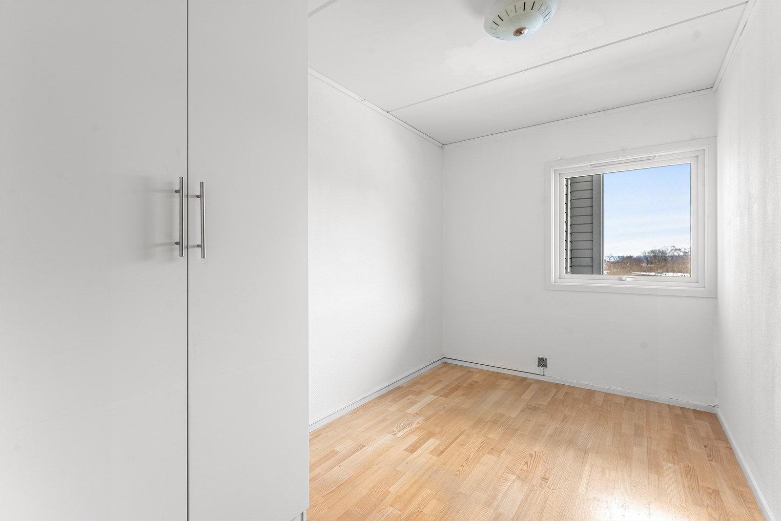 Montert garderobeskap på soverom 3. Galleribilde