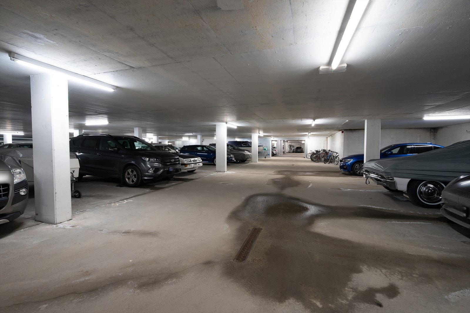 Godt opplyst med mulighet for sykkelparkering Galleribilde