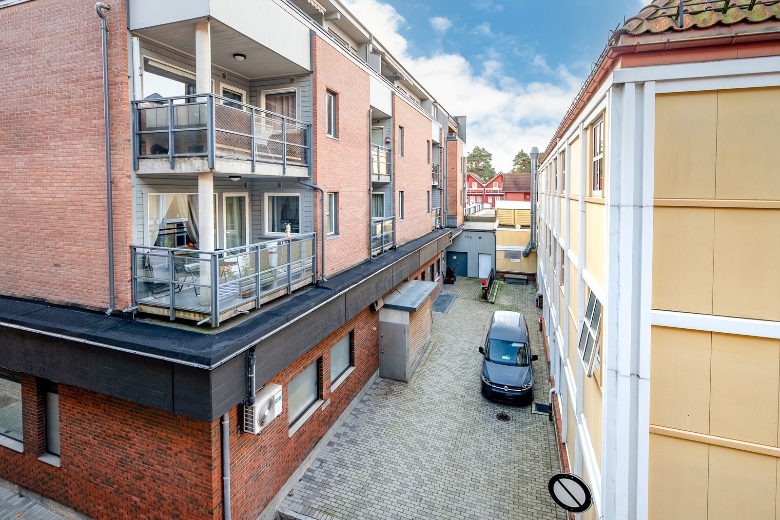 Leiligheten vender vest mot rolig bakgård Galleribilde