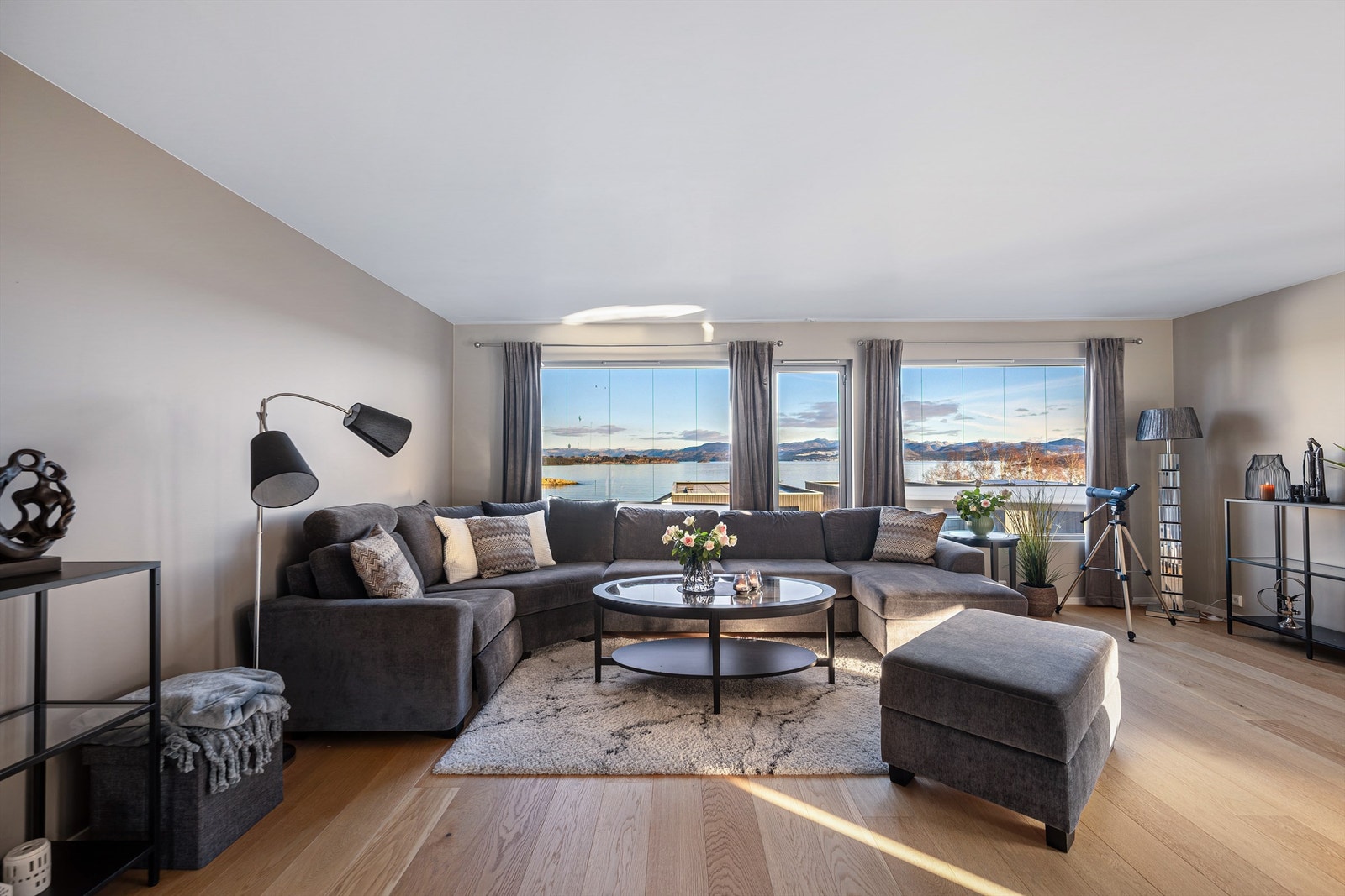 For oppvarming er det installert en effektiv varmepumpe i stuen. Galleribilde