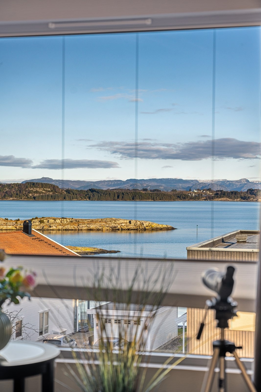 Nydelig utsikt fra stuevinduet. Galleribilde