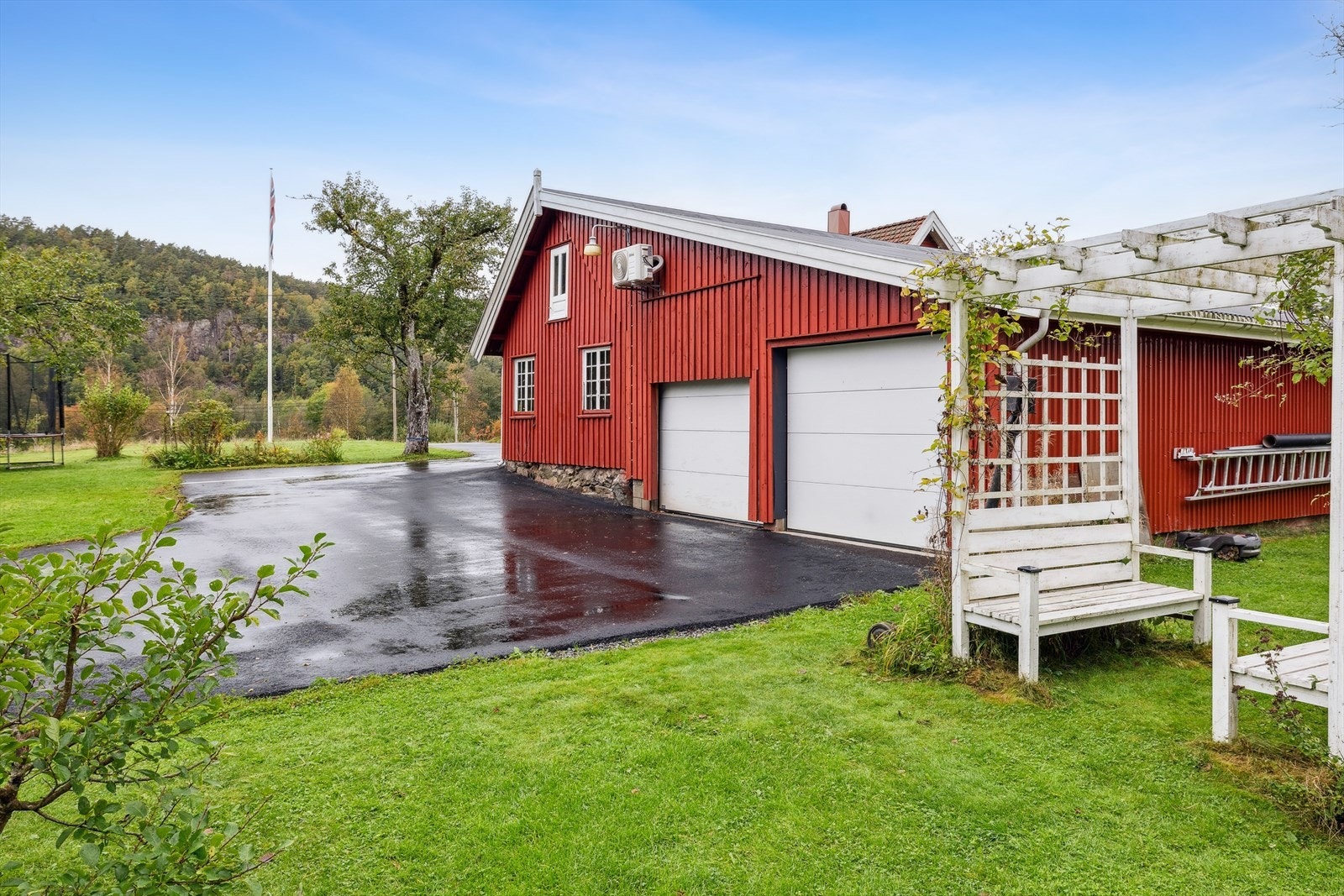 Uteområde - gårdstun er asfaltert Galleribilde