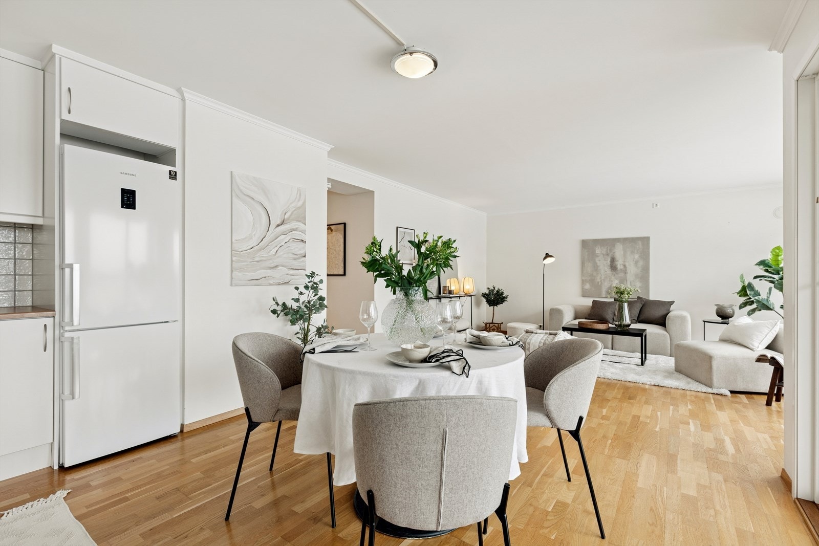 Stuen sett fra kjøkken. Galleribilde