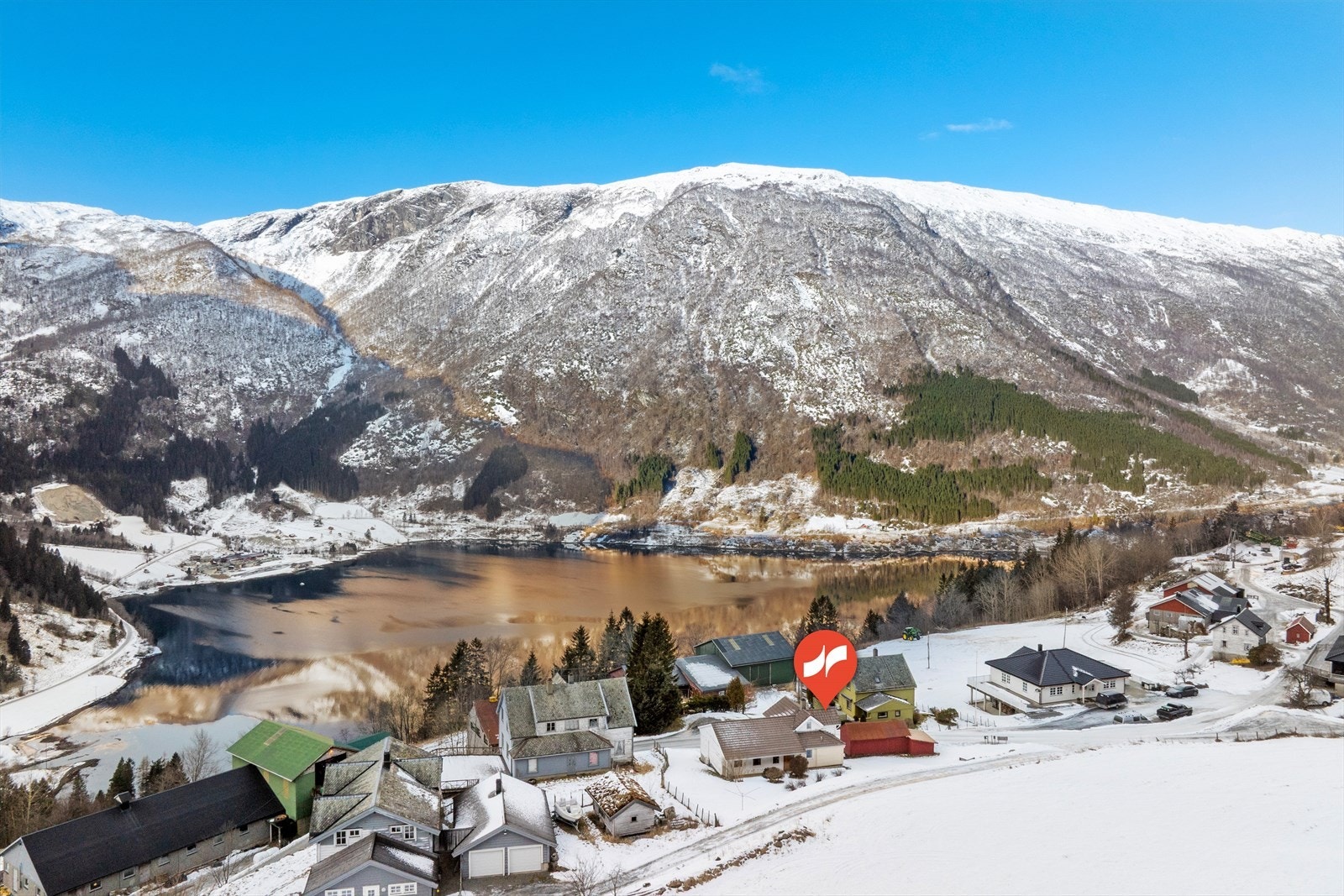 Velkommen til Åsevegen 195! Presentert av Hedda Njøs v/Eiendomsmegler Norge. Foto: Jonny Akselsen. Galleribilde