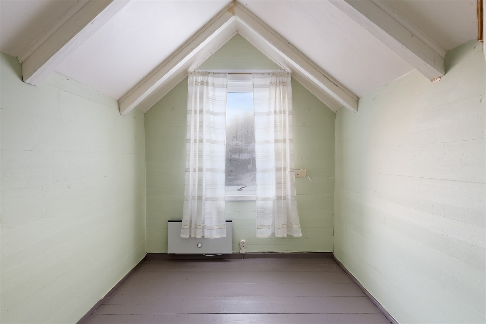 Rommet har blitt nytta som soverom (ikkje omsøkt og godkjent). Galleribilde