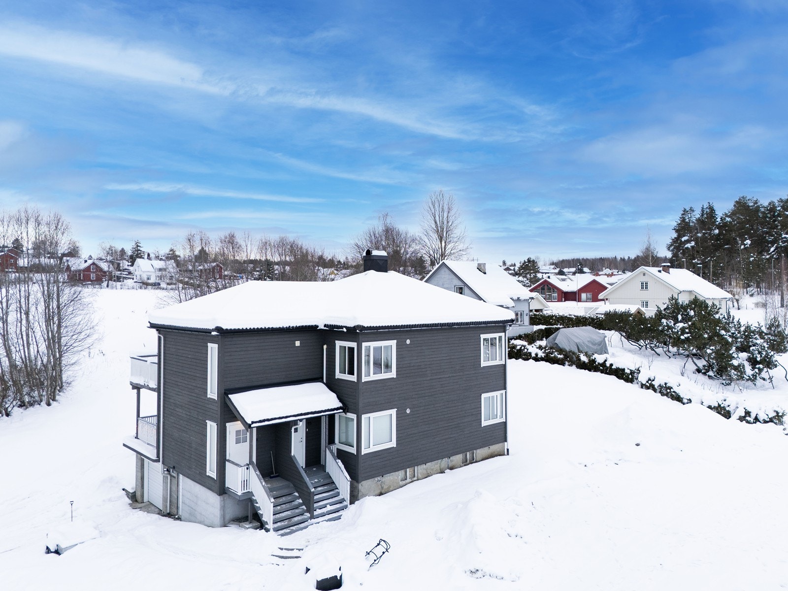 Tiltalende halvpart av en horisontaldelt tomannsbolig | 2.etg | 3 soverom | Stor terrasse | Meget sentralt! Galleribilde