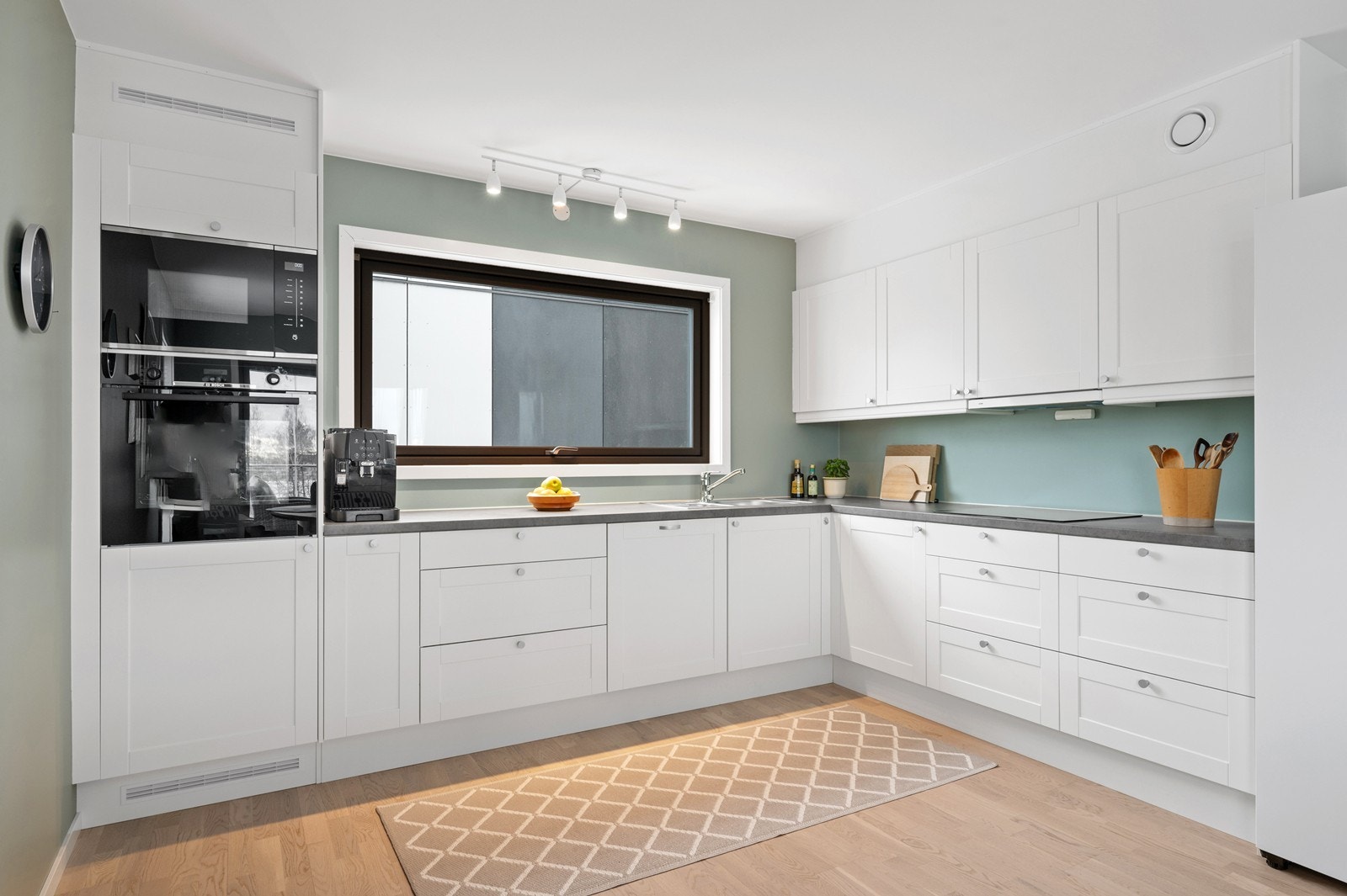 Pen 4-roms selveierleilighet oppført i 2022 beliggende på Halmstad. Galleribilde