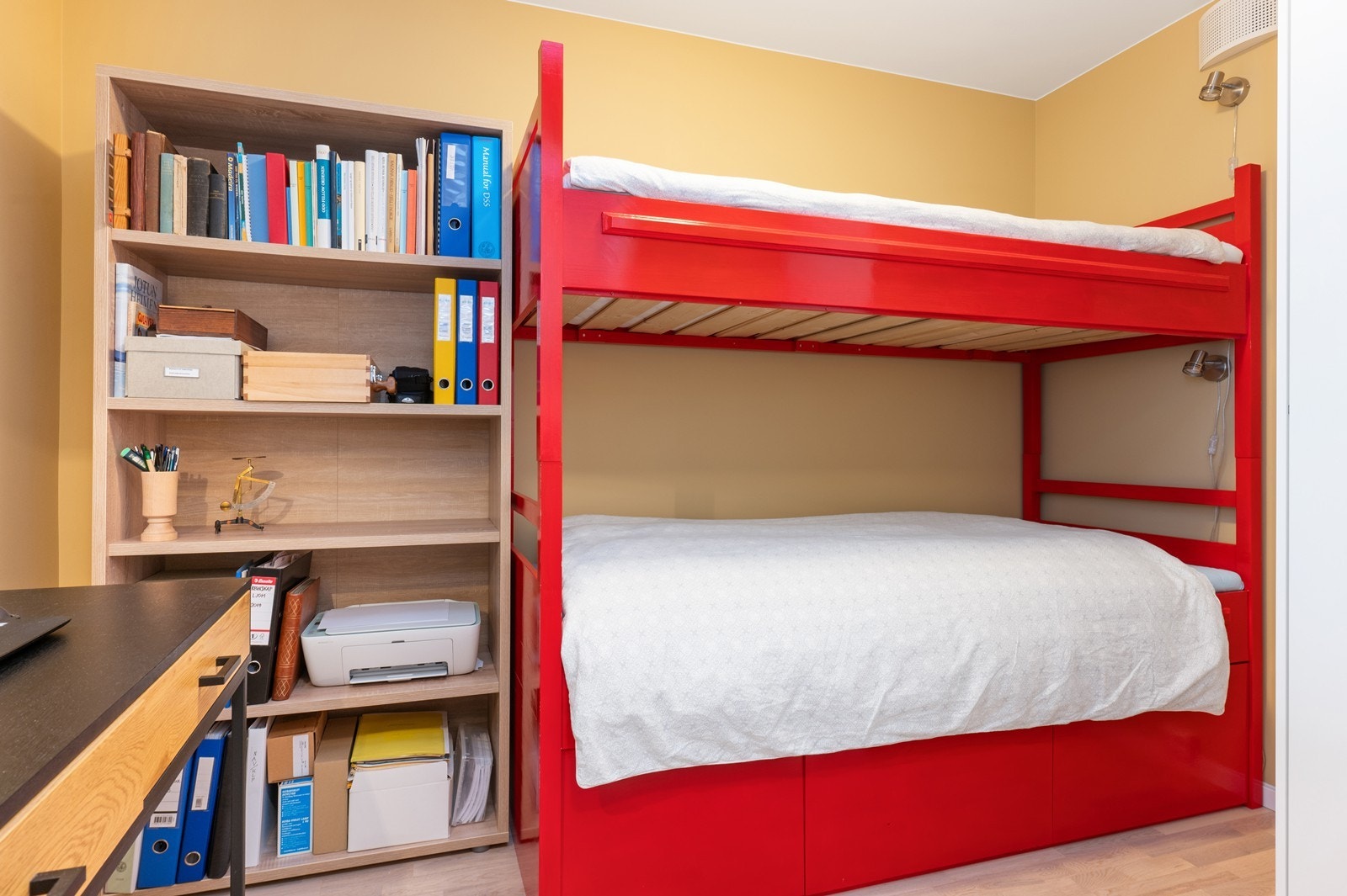 Det andre soverommet egner seg godt som barnerom, gjesterom eller kontor. Galleribilde