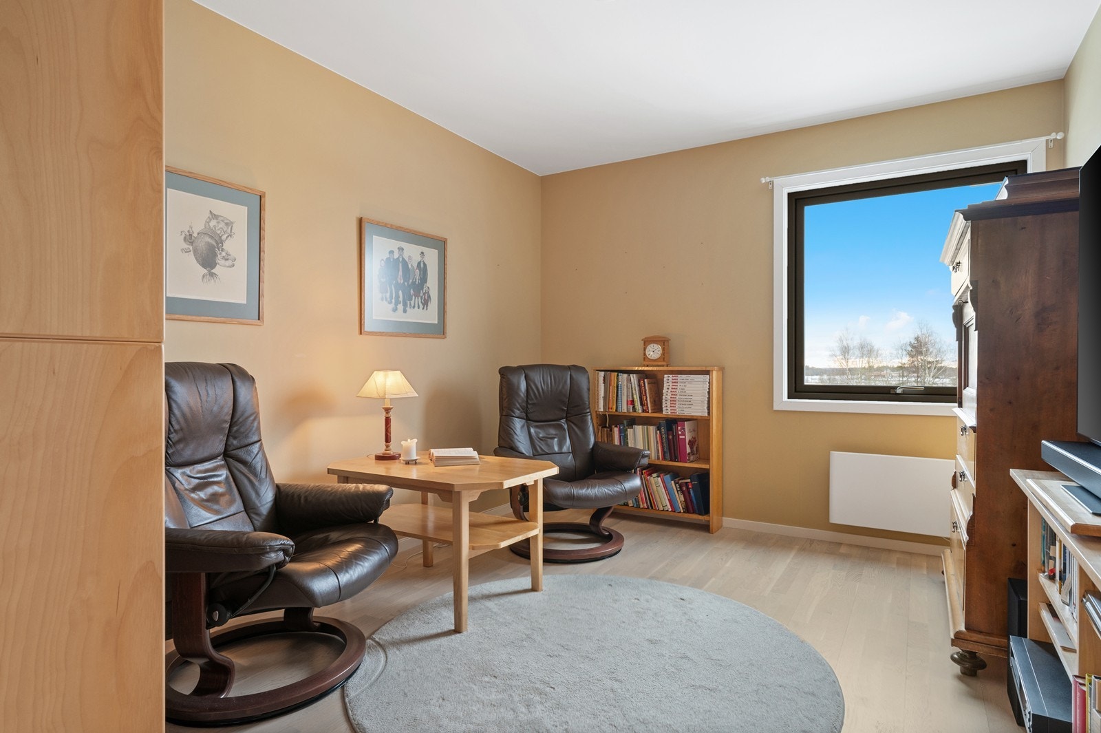 Det tredje soverommet er også av god størrelse og gir fleksible bruksmuligheter. Galleribilde