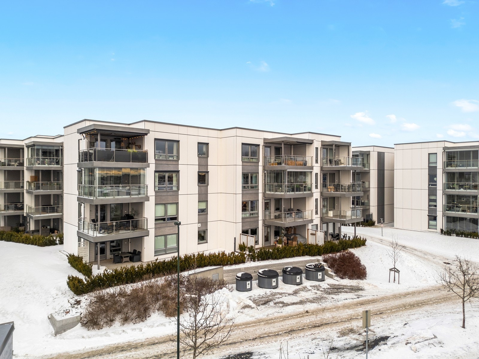 Sameiet Gatu Park 5 er en del av et større boligområde med velordnede fellesarealer. Galleribilde