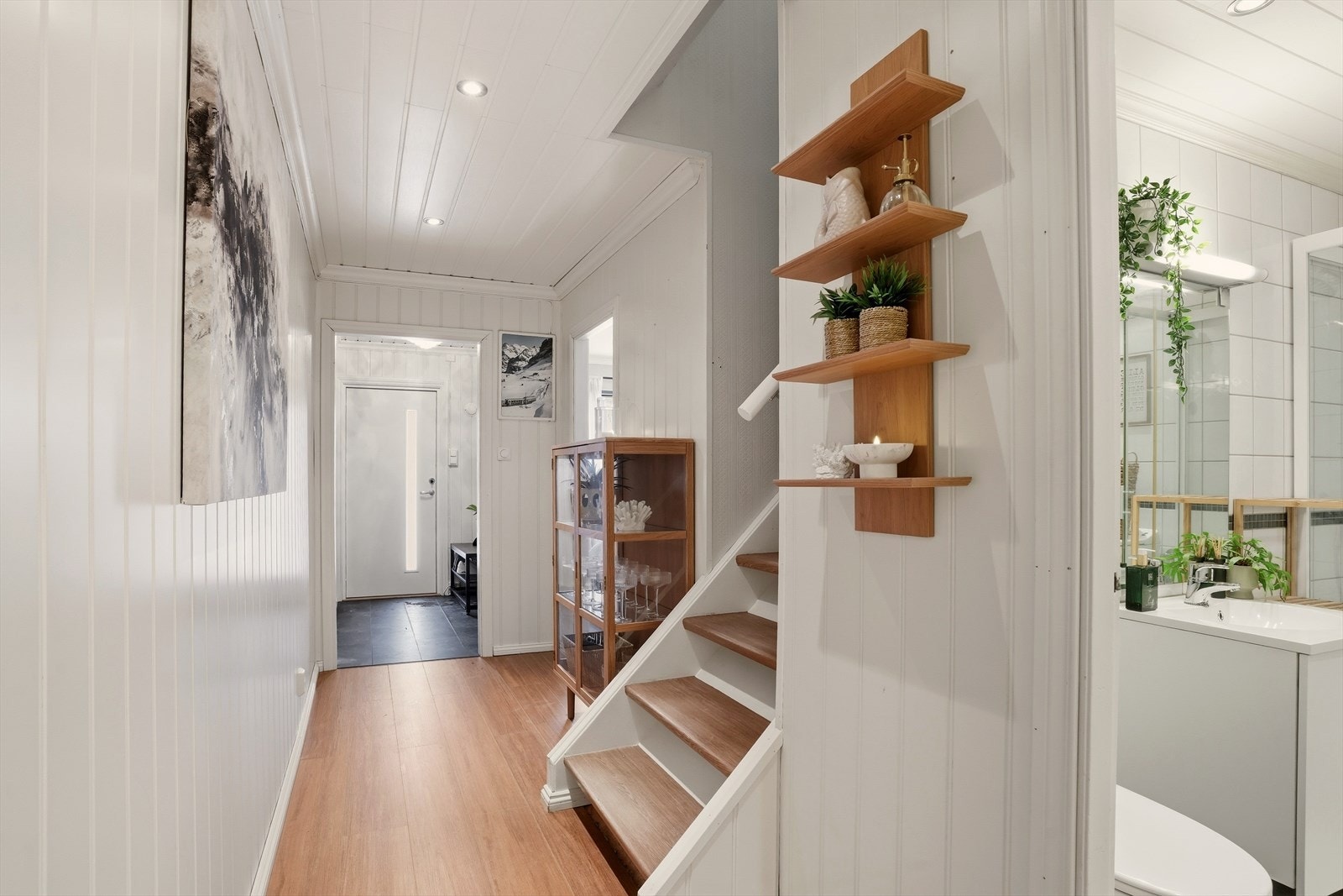 Rekkehuset strekker seg over 2 plan. Galleribilde