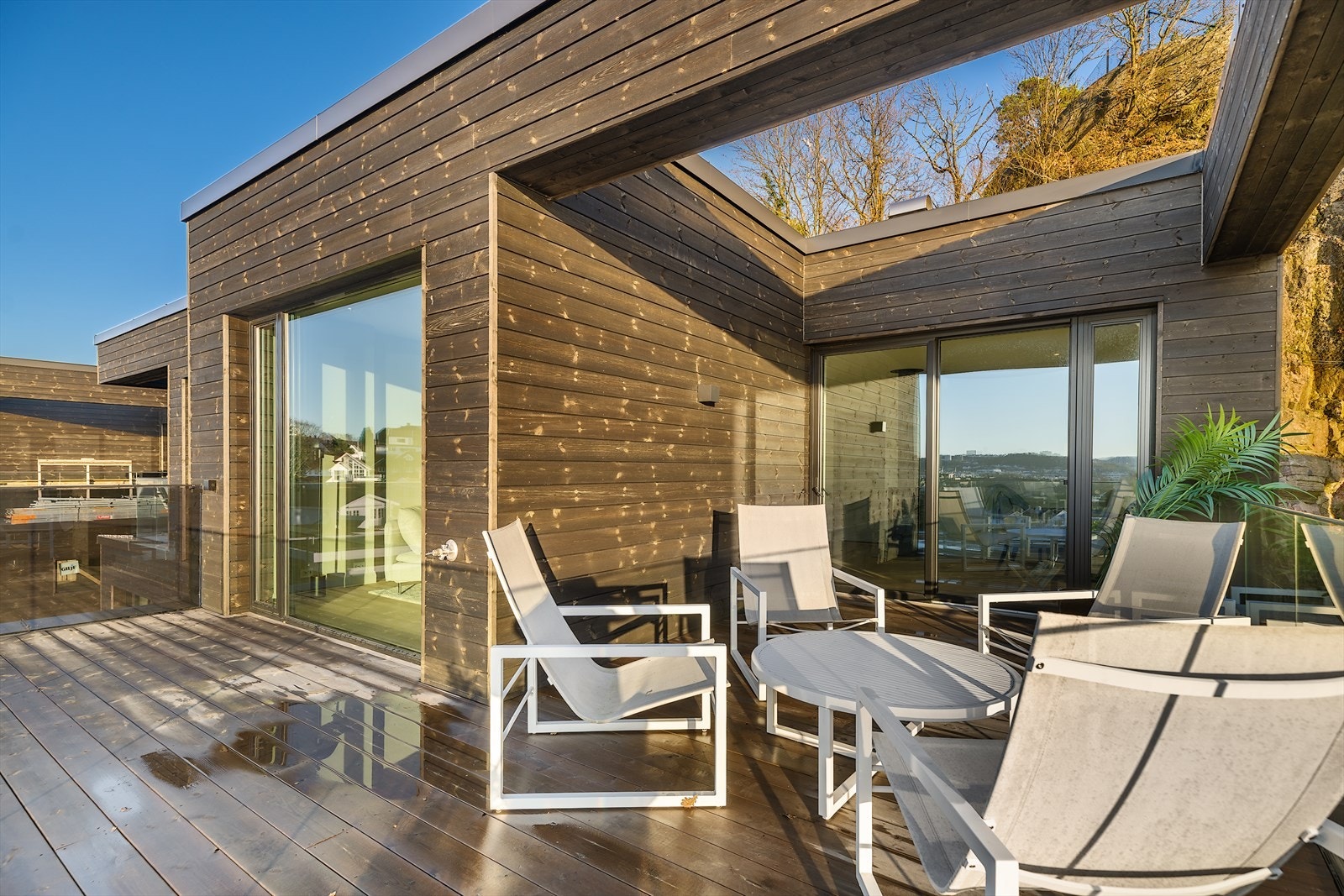 Flere møbleringsmuligheter på terrassen i tredje etasje Galleribilde