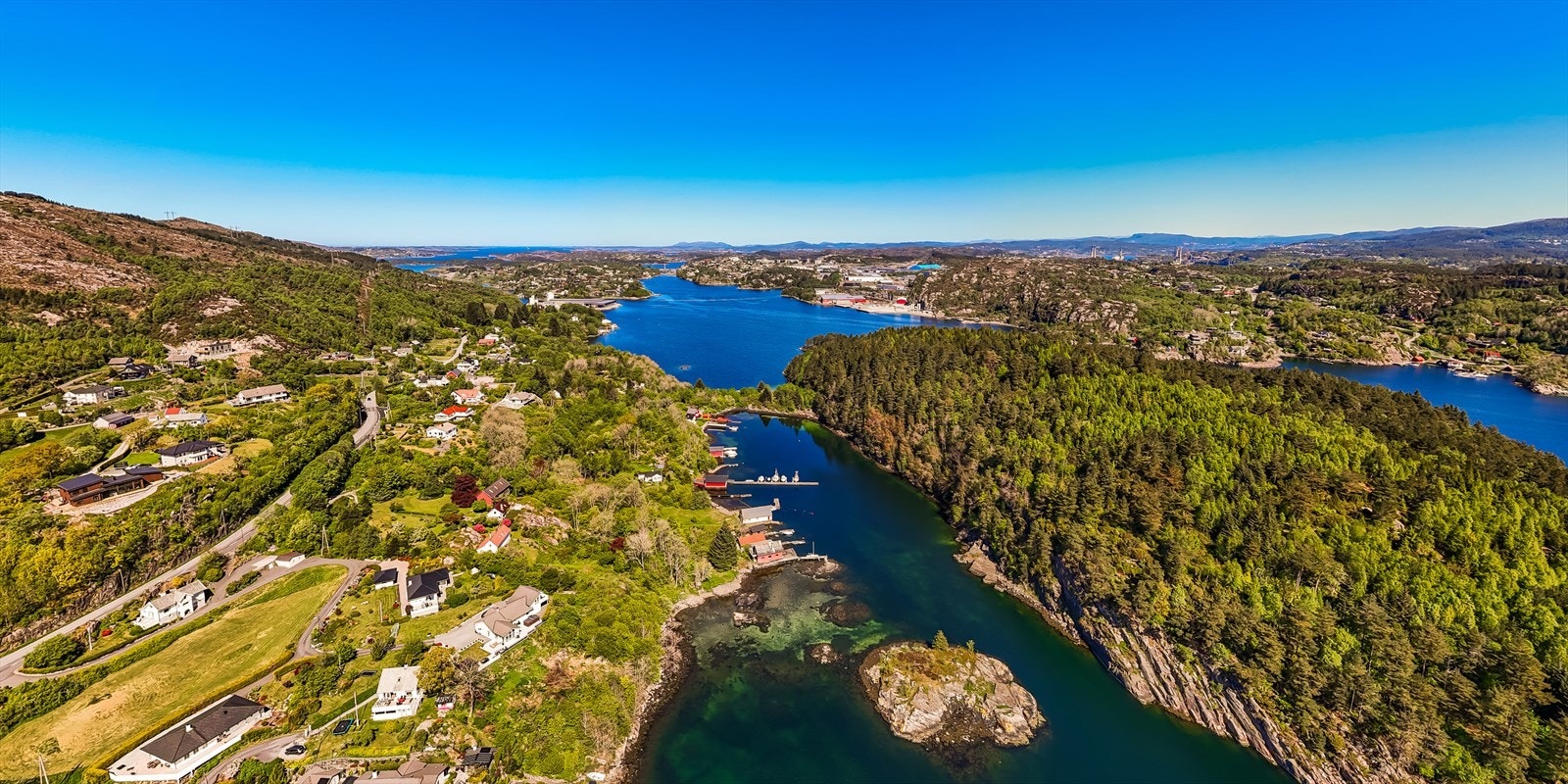Kun 9 minutters kjøretur unna ligger Thon senter på Straume, Sotra Arena mm Galleribilde