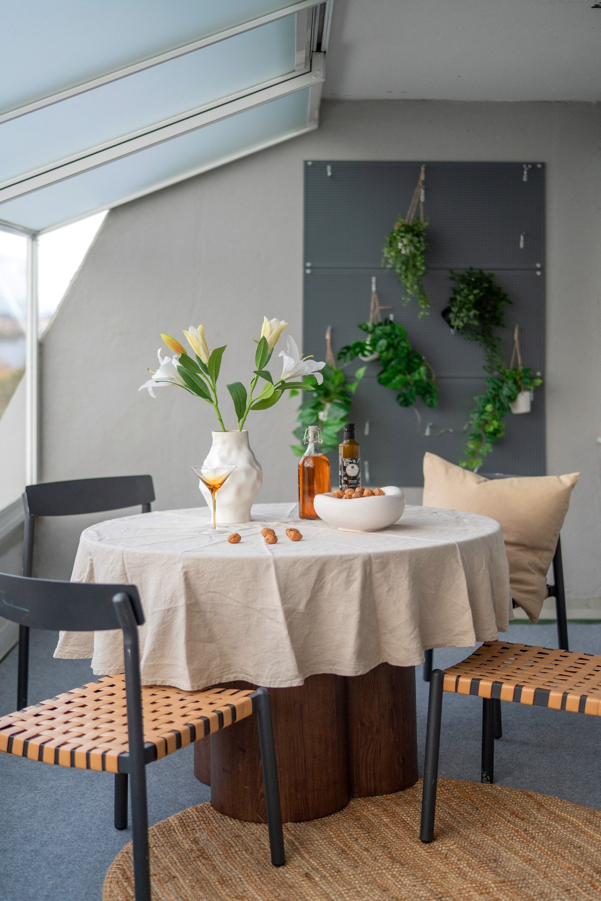 Ved sommerstid er terrassene deilige oppholdsplasser, og ved vintertid skåner det for kulden, samt gir mulighet for opphold fri for snø. Galleribilde