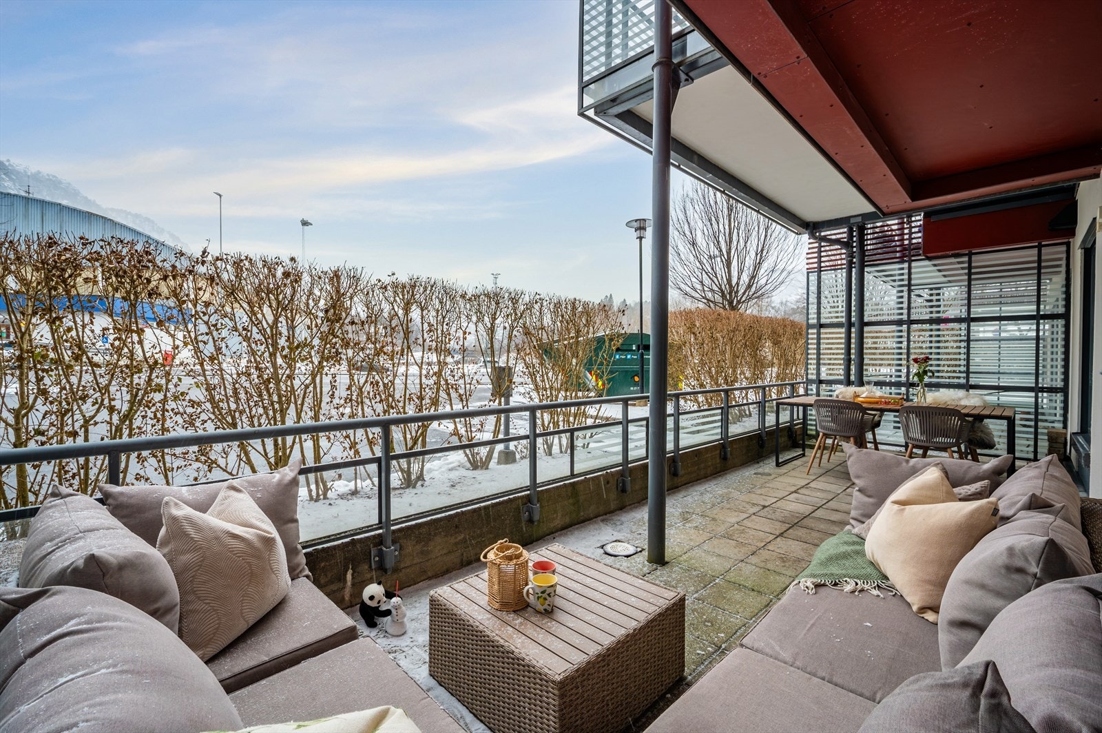 - Privat hellebelagt platting som måler hele 19,2 m² - Galleribilde