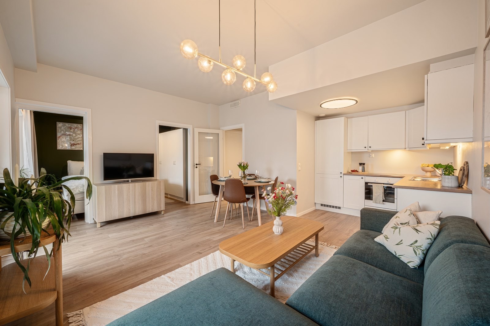 - Leiligheten har en takhøyde på 2,79m² som gir en luftig atmosfære og ekstra romfølelse - Galleribilde