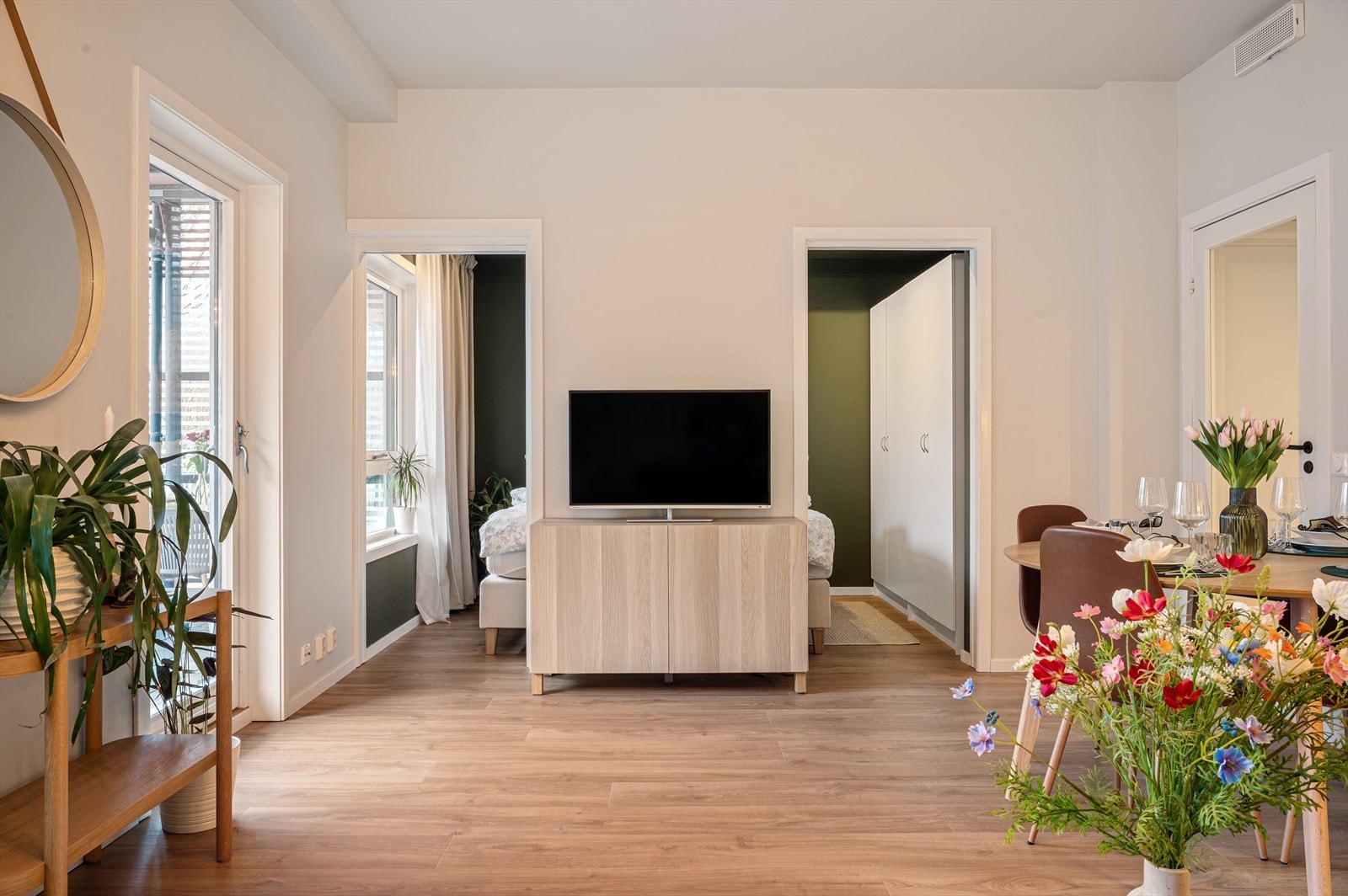 - Merk listefritt mot tak gir et moderne og stilrent uttrykk - Galleribilde