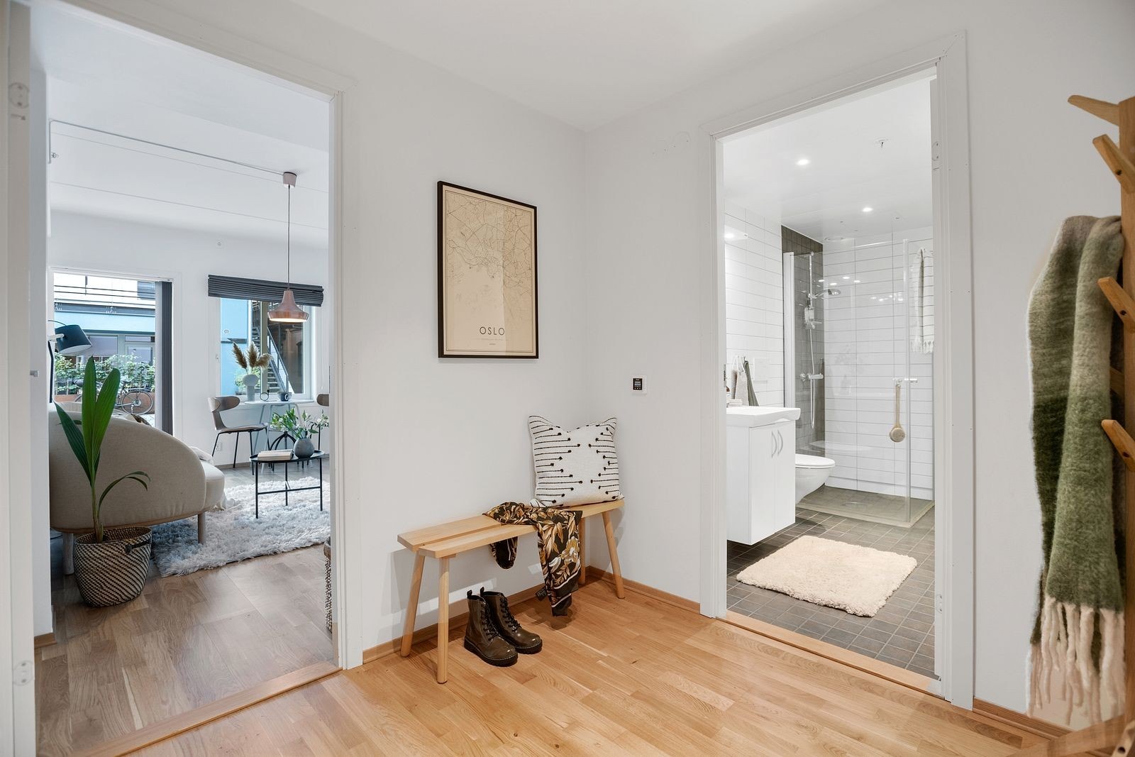 Romslig entre med god plass til yttertøy. Galleribilde