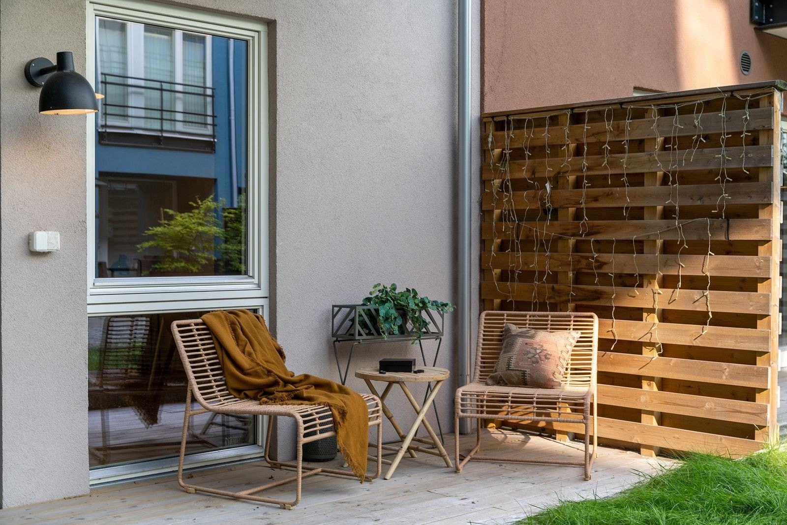 Utgang til markterrasse på ca. 17 kvm med gode solforhold. Galleribilde