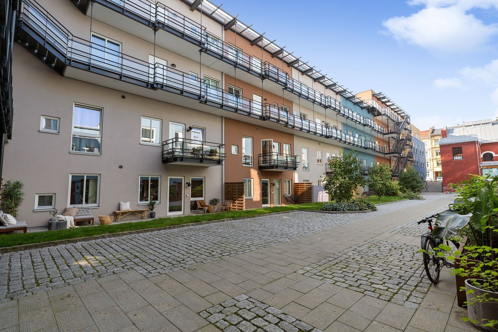 Hyggelig bakgård med nærhet til de fleste fasiliteter. Galleribilde