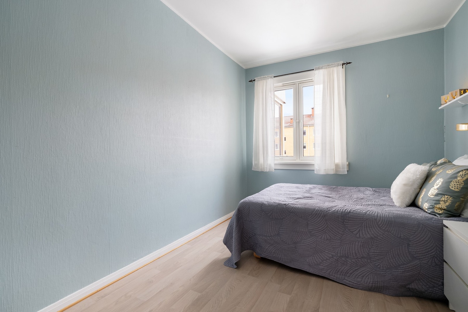 Dette soverommet passer perfekt som barnerom, gjesterom eller kontor - alt etter ønske og behov. Galleribilde