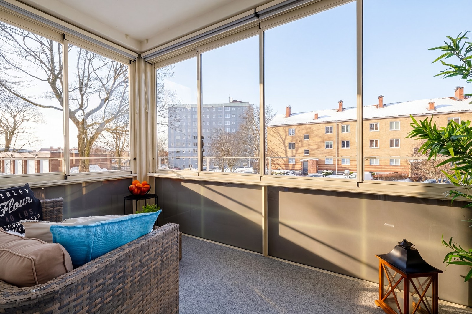 Her får du gleden av en herlig, innglasset balkong med flott og frodig utsyn over nabolaget. Galleribilde