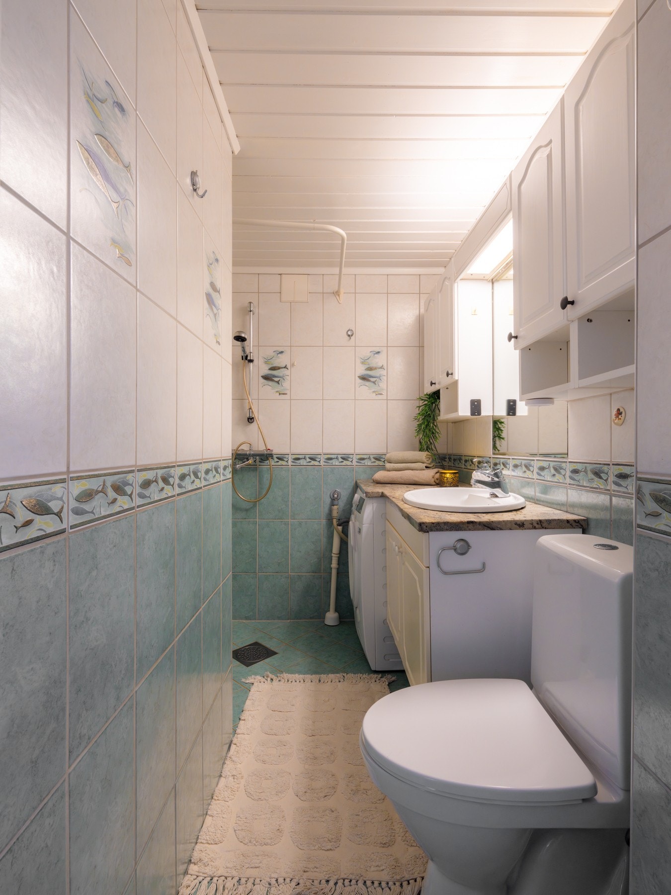 På badet er det naturligvis også opplegg for vaskemaskin. Galleribilde