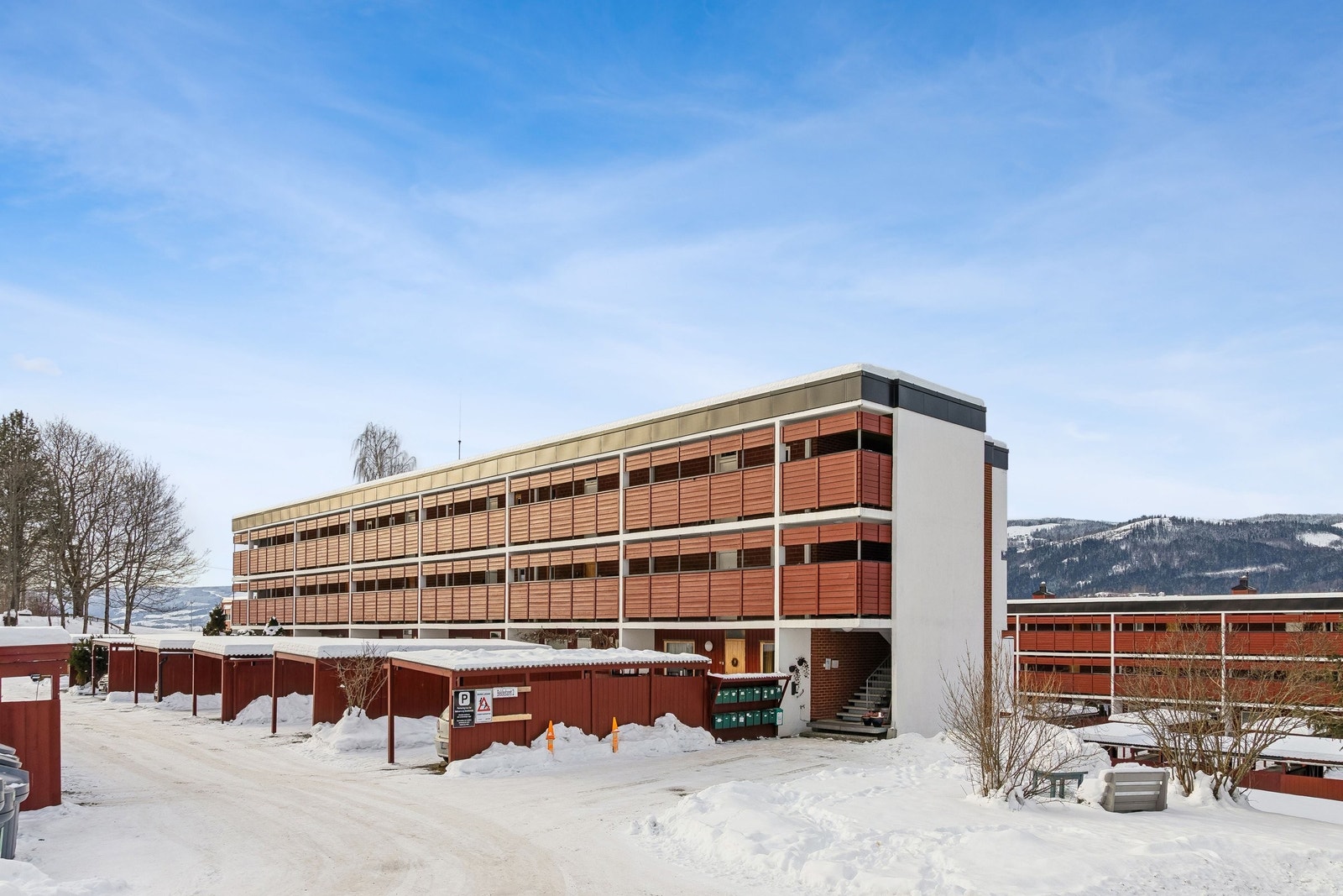 Leiligheten har god intern beliggenhet, midt i bygningsmassen i andre etasje. Galleribilde