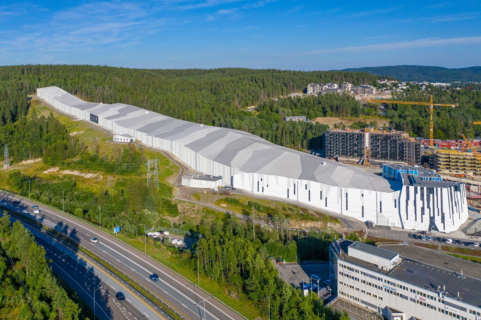 SNØ - verdens råeste helårsarena for snøopplevelser - perfekte forhold for alpint, langrenn, snowboard og andre vinteraktiviteter året. Galleribilde
