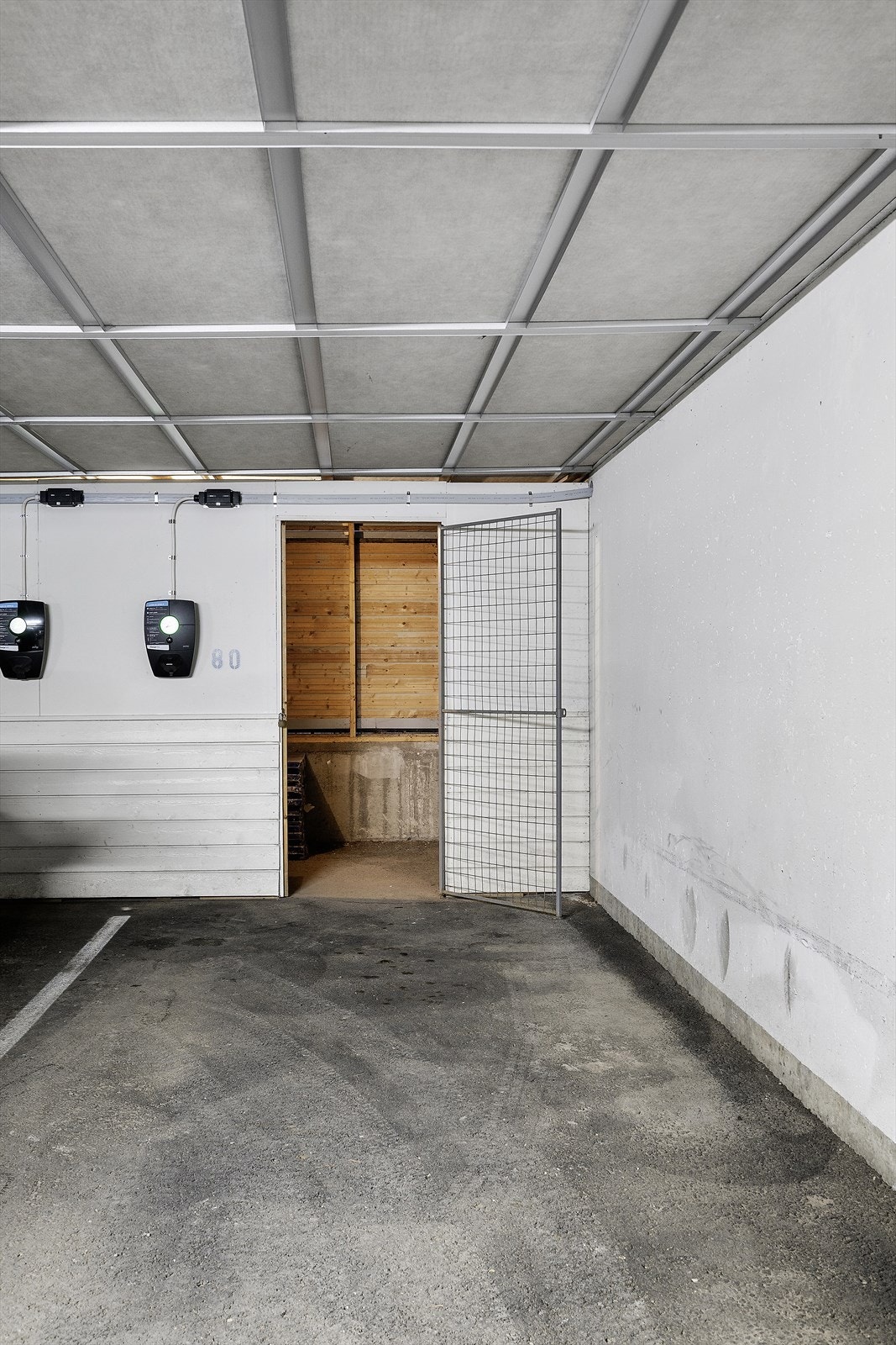 Det medfølger garasjeplass med elbillader montert. Ekstern bod på ca. 4 kvm i bakkant. Galleribilde