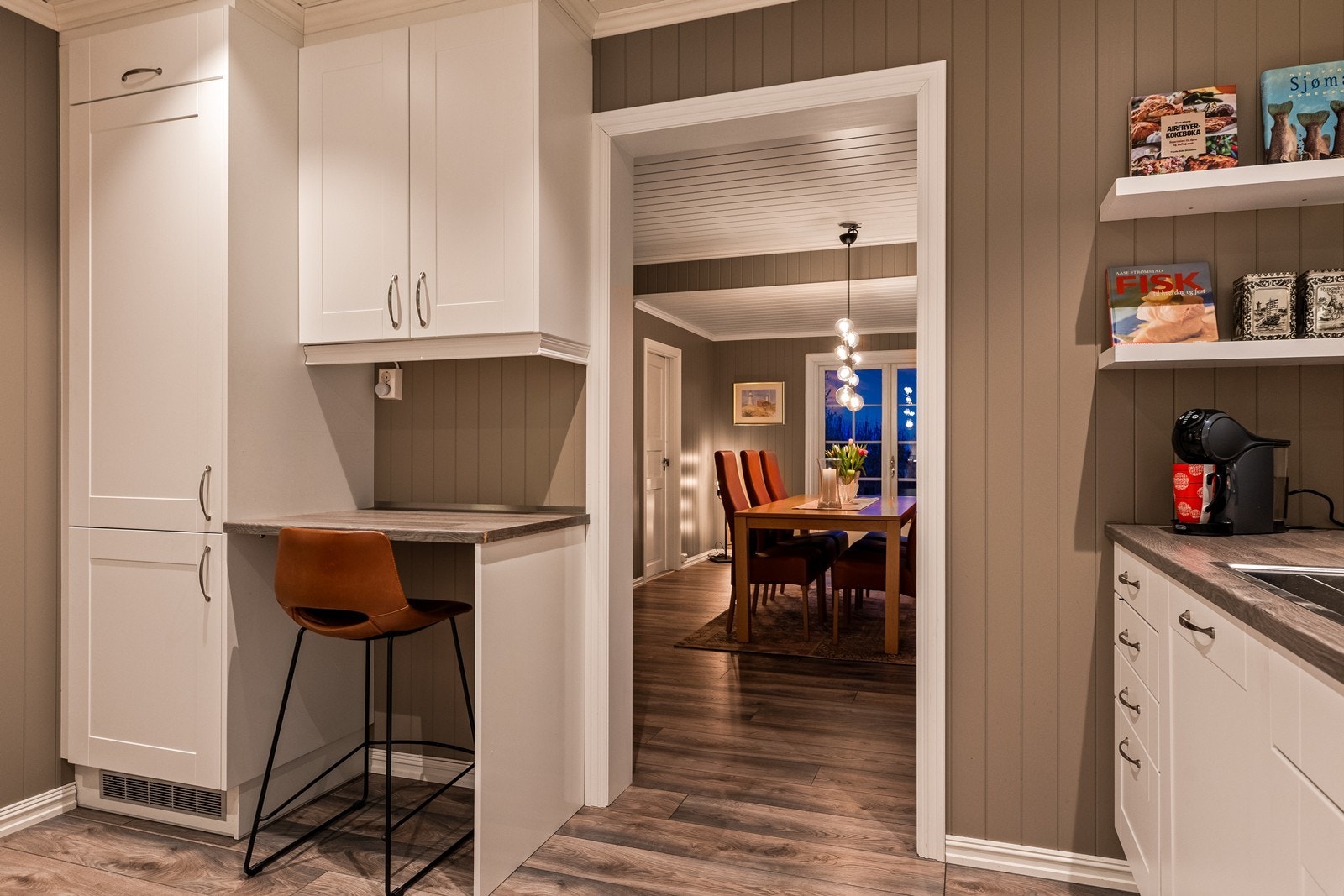 En praktisk barløsning gir en hyggelig frokostplass. Galleribilde