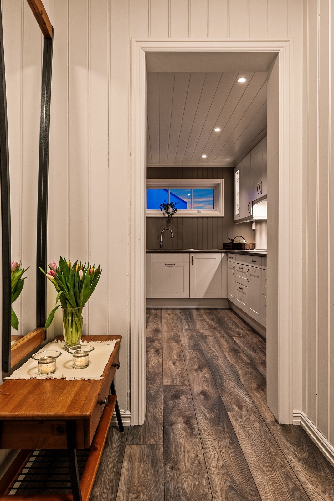 Fra gangen er det direkte tilgang til kjøkkenet. Galleribilde