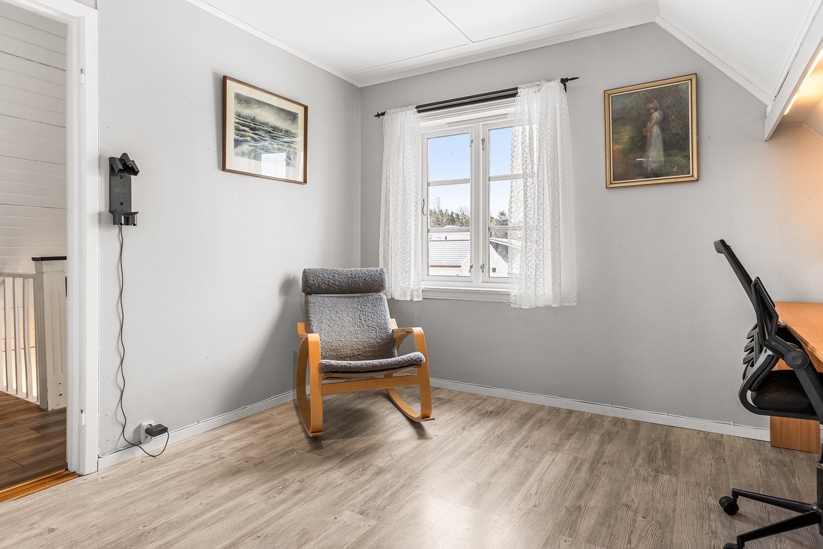 Etasjen har en fleksibel planløsning med plass til en liten kontorkrok. Galleribilde