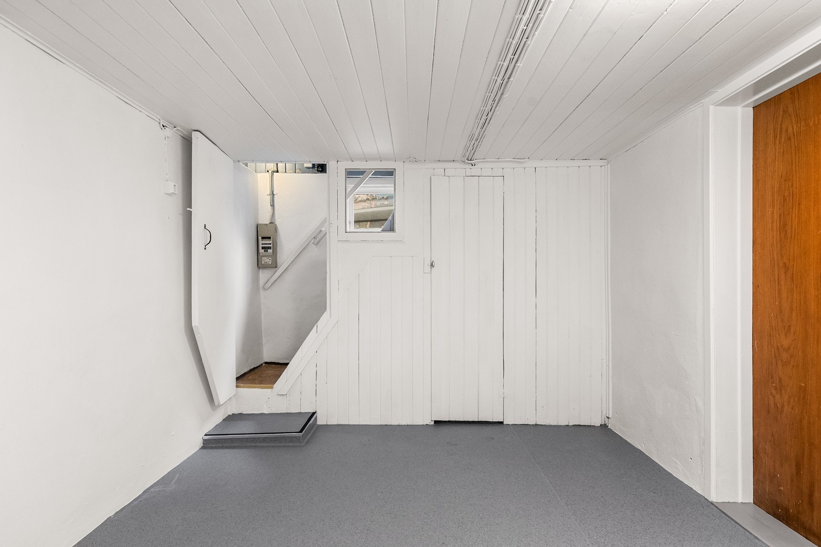 Kjelleren rommer også to boder som gir rikelig med lagringsplass. Galleribilde