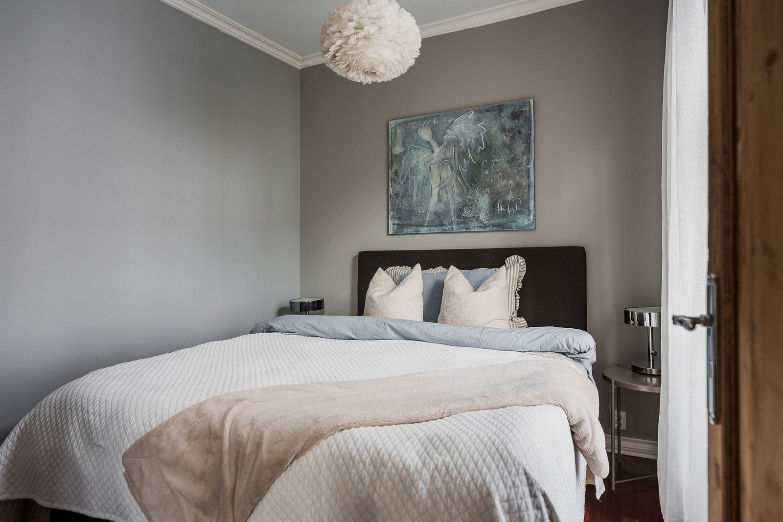 Hovedsoverommet har god plass til dobbeltseng samt tilhørende møblement. Galleribilde