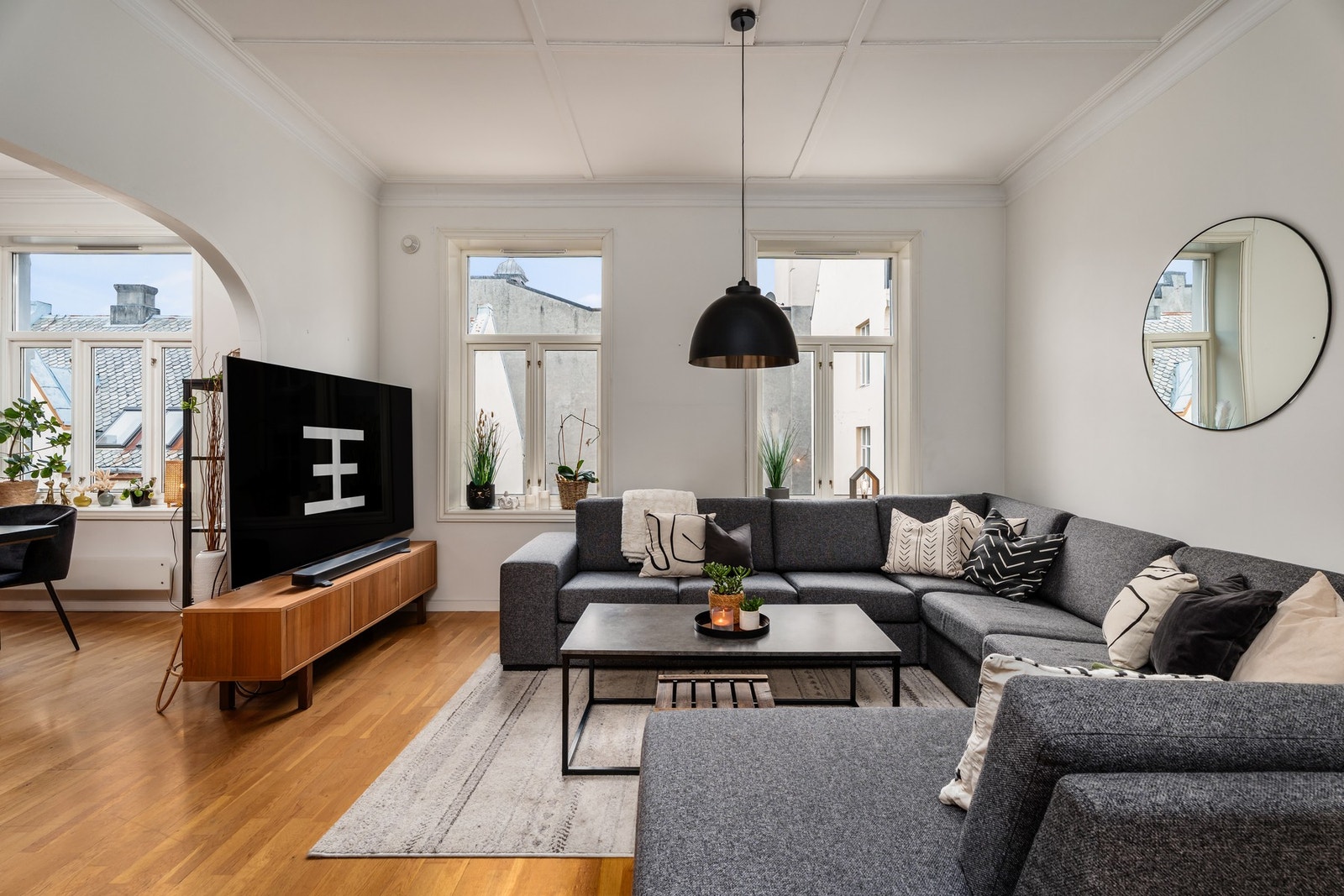 Gulvflater belagt med parkett. Galleribilde