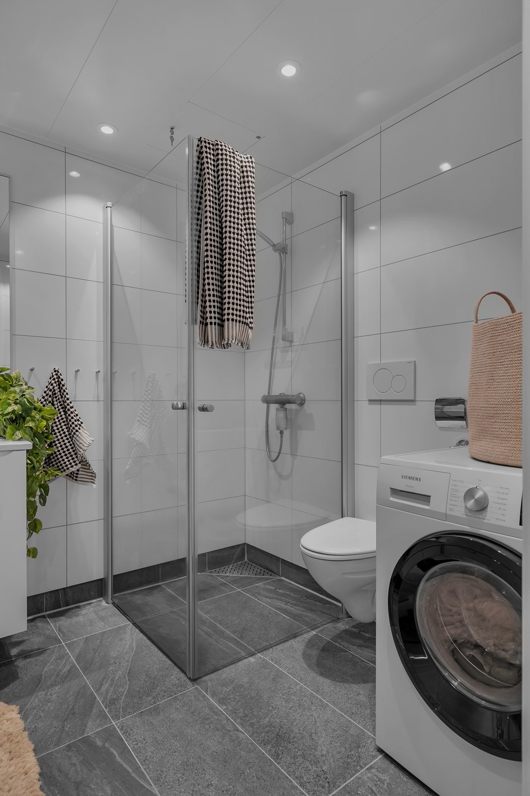 Vaskemaskin på bad medfølger også Galleribilde